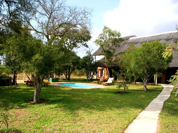 Tintswalo Manor House -Garden2
